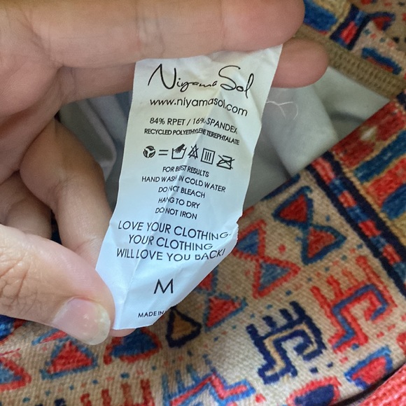 Niyama Sol Traveler Barefoot capris leggings - Picture 3 of 4